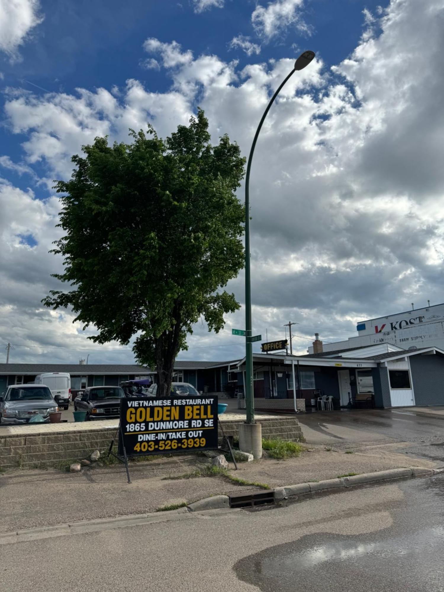 Ace Crown Motel Medicine Hat Bagian luar foto