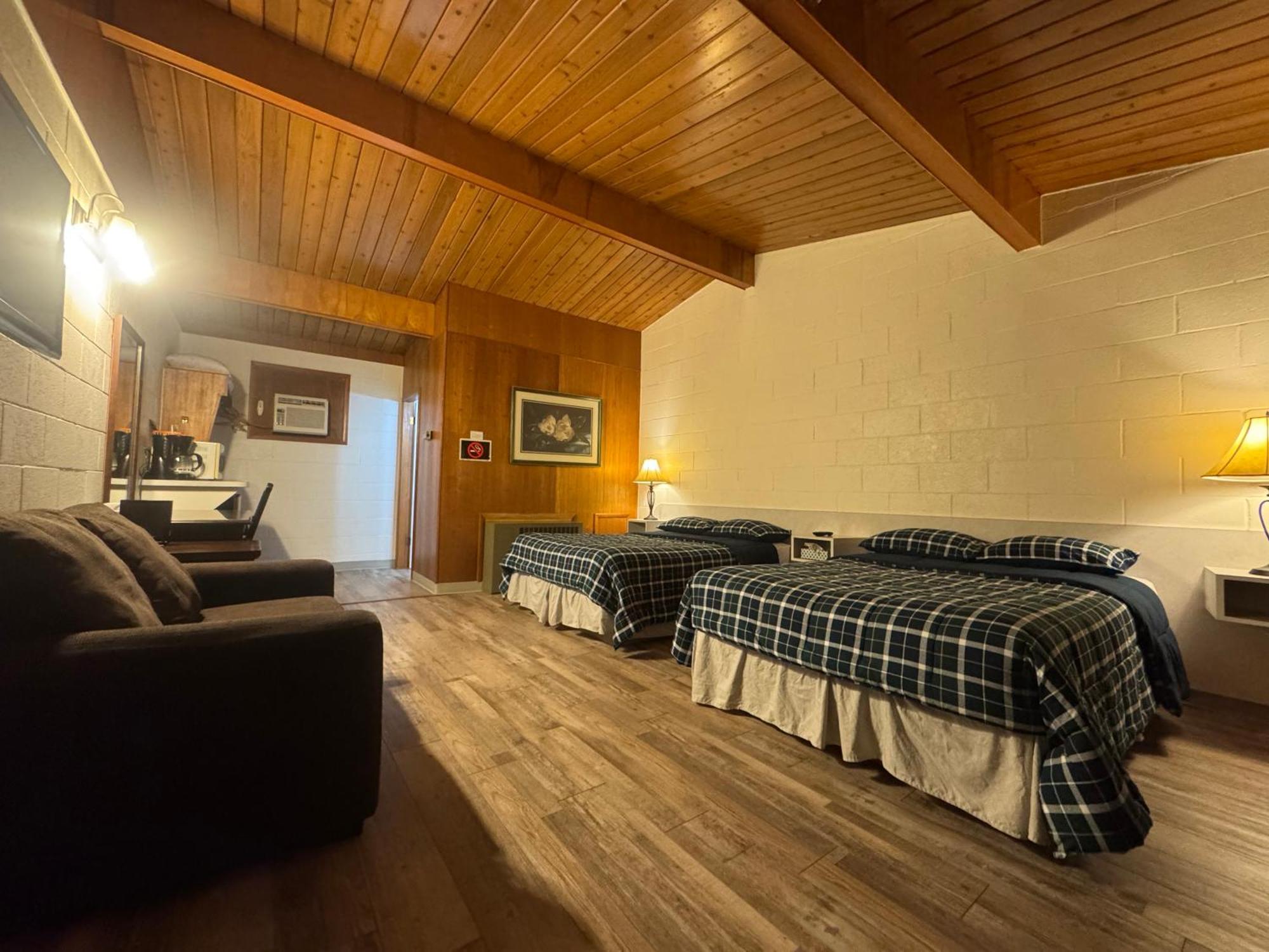 Ace Crown Motel Medicine Hat Bagian luar foto
