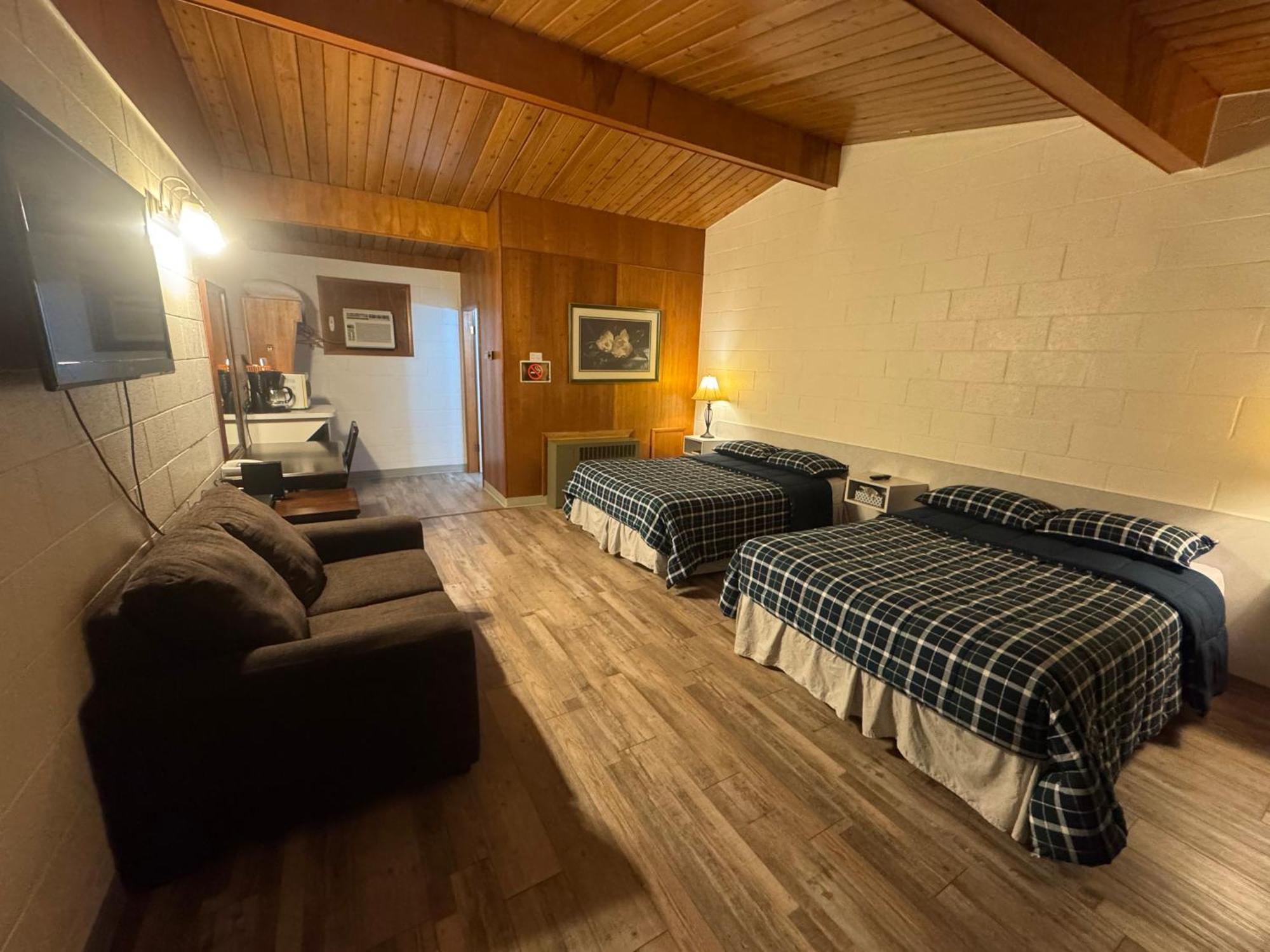 Ace Crown Motel Medicine Hat Bagian luar foto